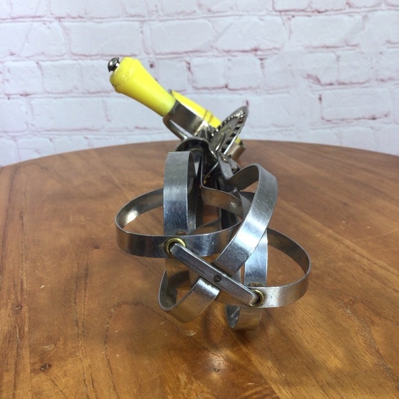 Vintage Blue Whirl Stainless Steel Yellow Handle Manual Hand Mixer Egg Beater - Picture 9 of 10